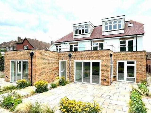 House for sale in Hillview, Surrey