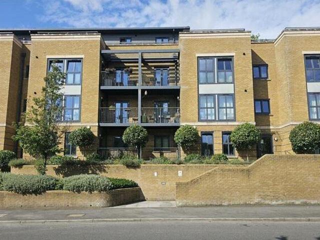 House for sale in Hillview, Surrey