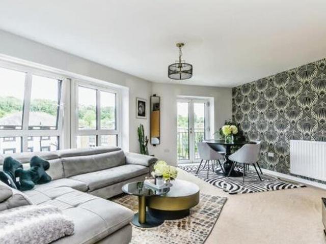 House for sale in Hillview, Surrey