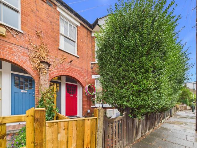 Apartment for rent in St Margarets, Greater London