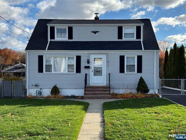 House for sale in Elmwood Park, New Jersey