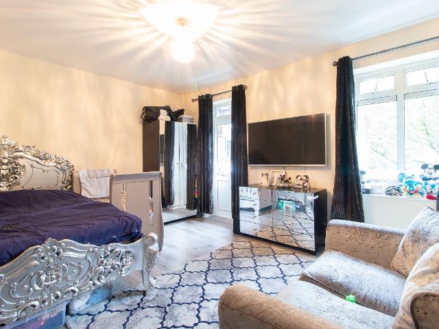Studio for rent in Somers Town, Greater London