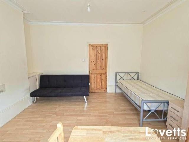 Studio for rent in Cliftonville West, Acol