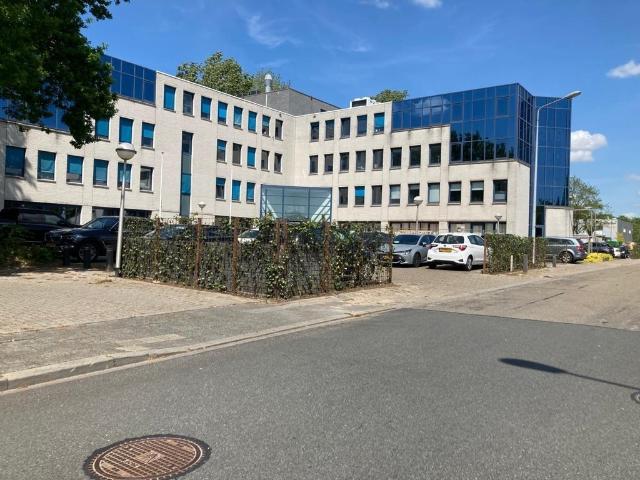 Bedrijfspand te huur in Westpoort, Amsterdam