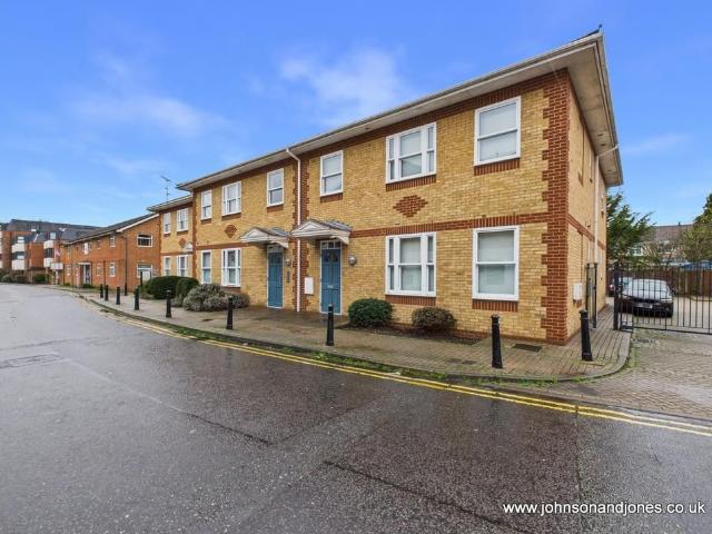Apartment for rent in Row Town, Surrey