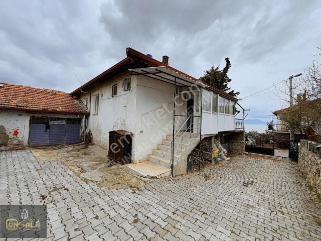 Gelendost içerisinde satılık Villa