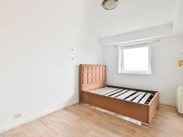 Apartment for rent in Kensal New Town Estate, Greater London