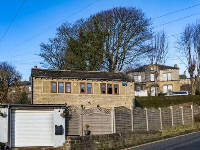 House for sale in Huddersfield, West Yorkshire