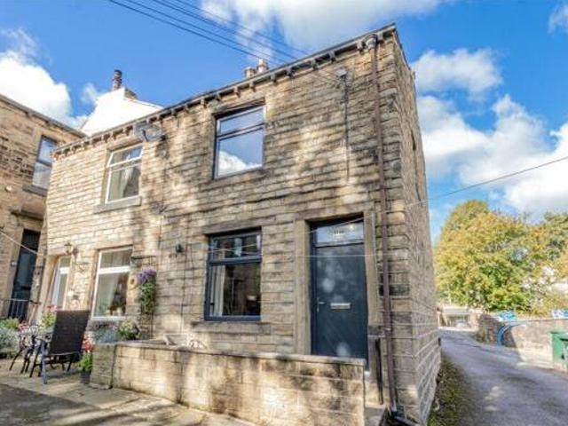 House for sale in Huddersfield, West Yorkshire