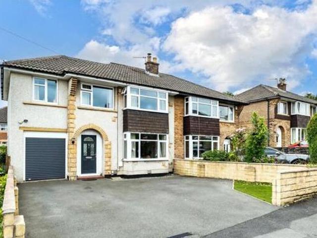 House for sale in Huddersfield, West Yorkshire