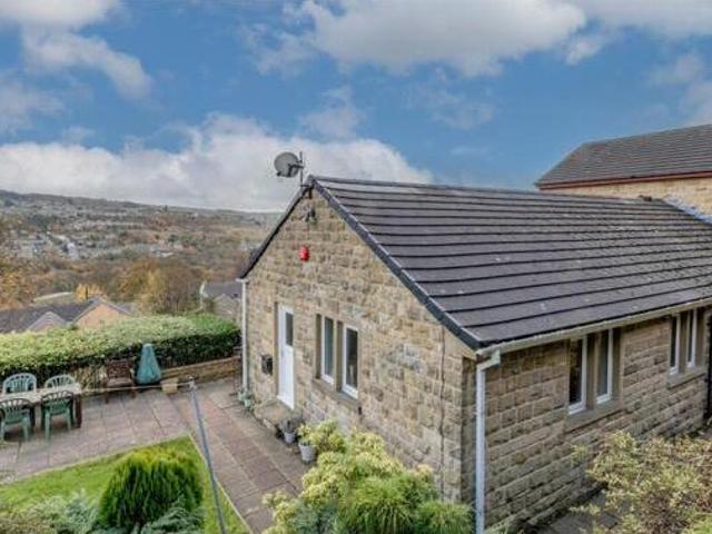 House for sale in Huddersfield, West Yorkshire