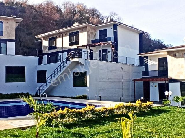 Gölcük içerisinde kiralık Villa