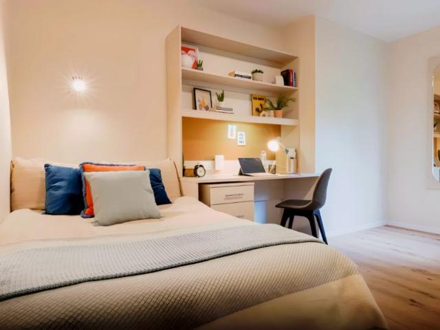 Room for rent in Ripley Springs, Row Town