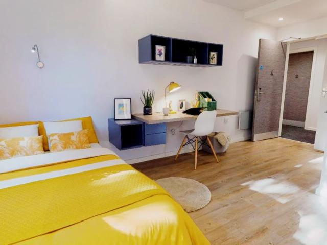 Room for rent in Ripley Springs, Row Town