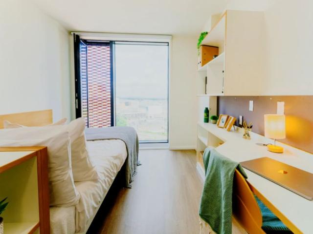 Room for rent in Crockherbtown, Falcon Lodge
