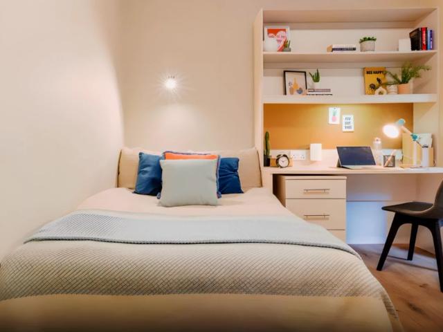 Room for rent in Ripley Springs, Row Town