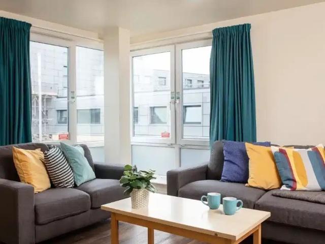 Room for rent in Hyde Park, West Yorkshire