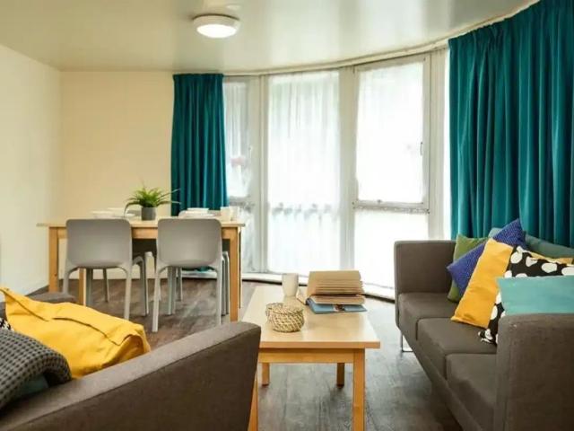 Room for rent in Hyde Park, West Yorkshire