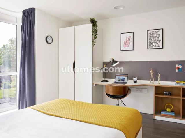 Room for rent in Hyde Park, West Yorkshire
