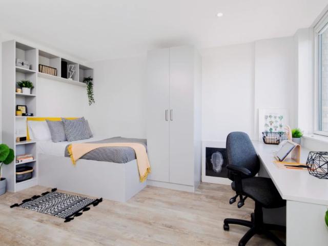 Studio for rent in Harestock, Hampshire