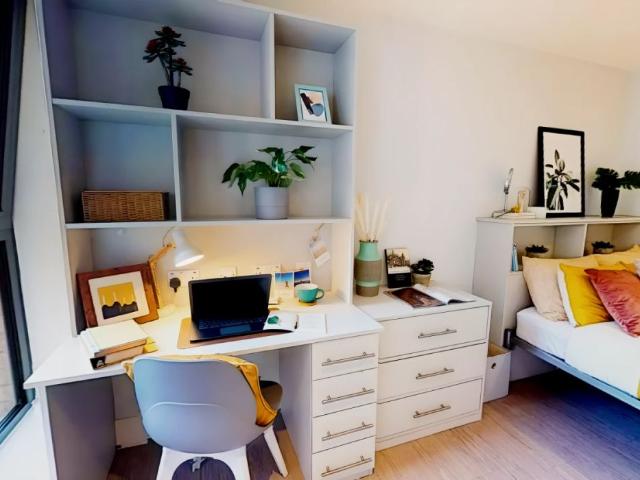 Studio for rent in Scotland