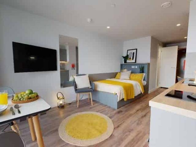 Studio for rent in Leylands, West Yorkshire