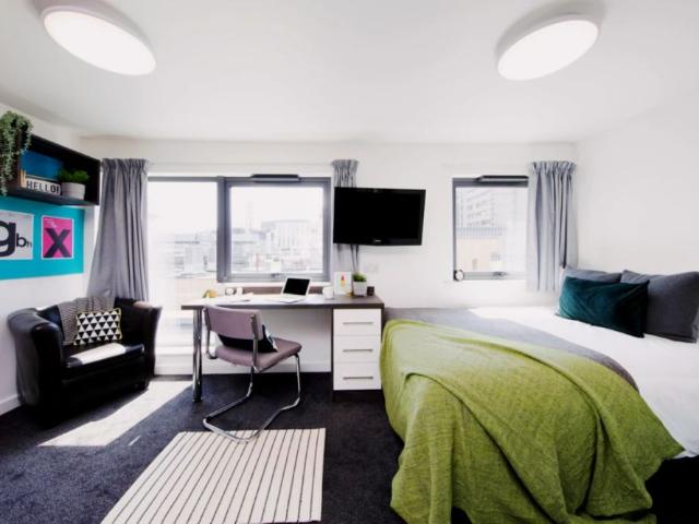 Studio for rent in Calderstones
