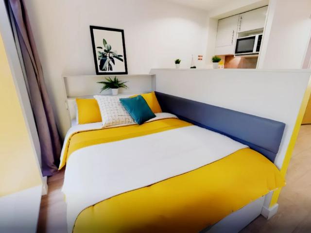 Studio for rent in St Clement's, The Slade