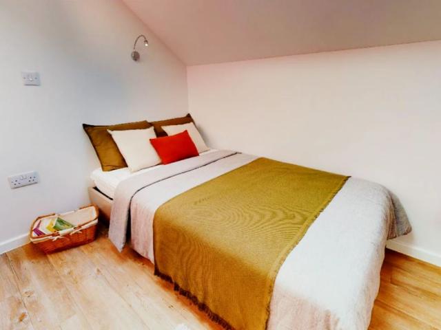 Room for rent in Ripley Springs, Row Town