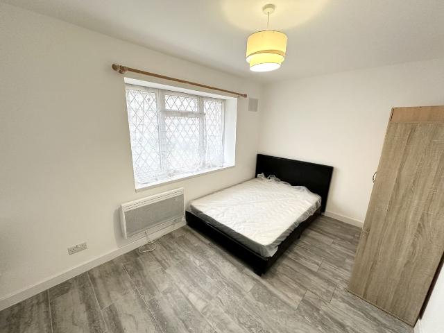 Room for rent in The Hale, Mill Hill