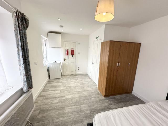 Studio for rent in The Hale, Mill Hill