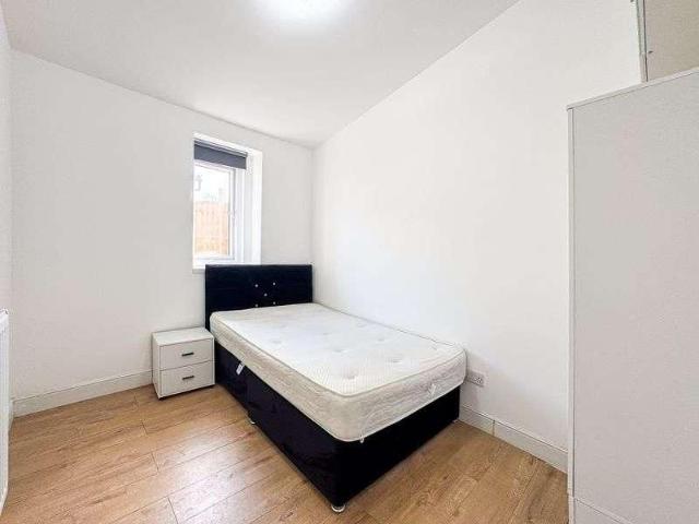 House for rent in Grahame Park, Greater London