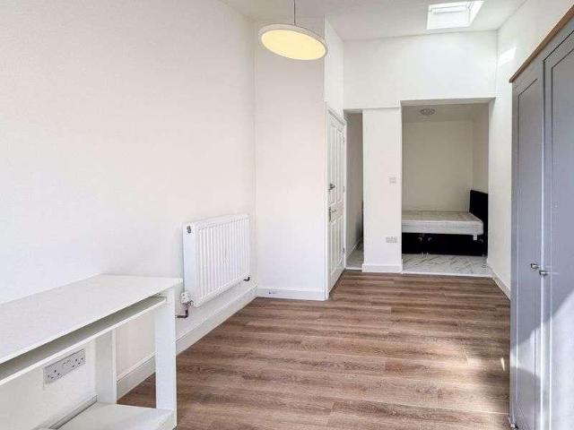 House for rent in Grahame Park, Greater London