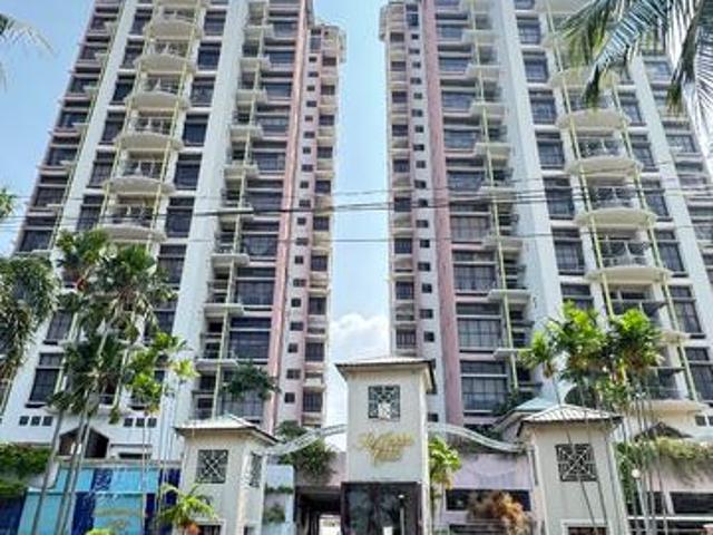 Condominium for sale in Malaka