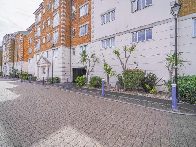 Apartment for rent in Crumbles, Eastbourne