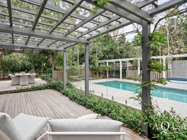 Cottage for sale in Mount Eliza, Victoria