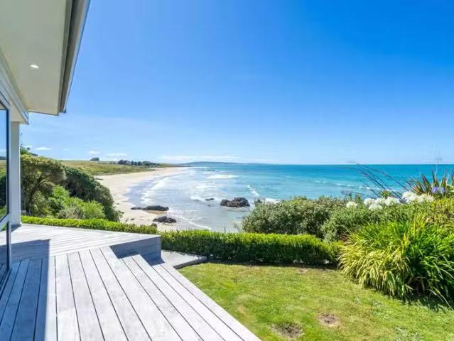 House for sale in Otakou