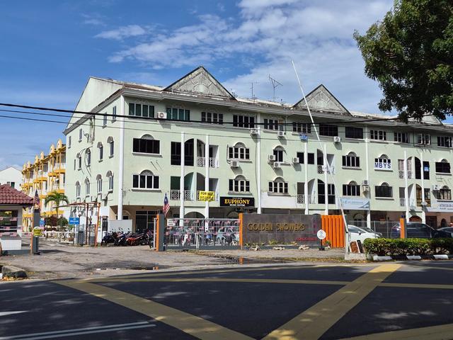 Condominium for rent in Malaka