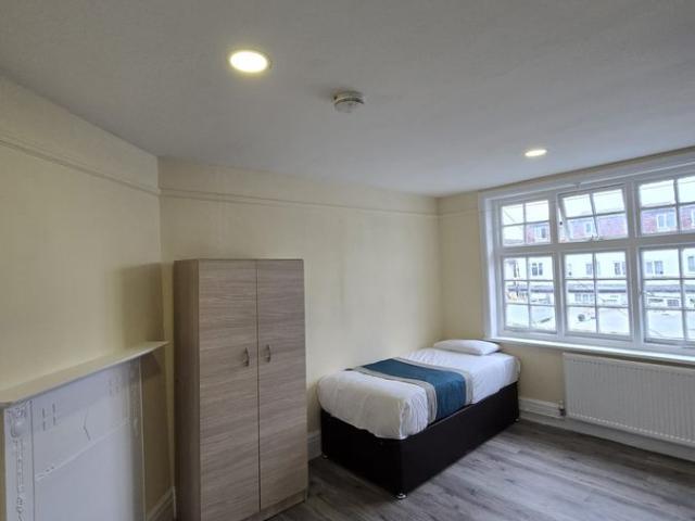 Room for rent in Temple Fortune, Greater London