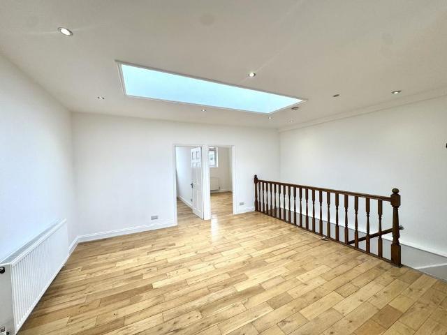 House for rent in Golders Green, Greater London