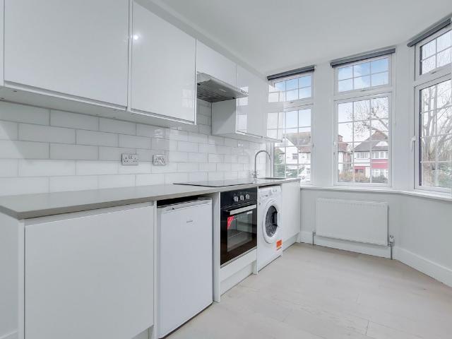 Studio for rent in Temple Fortune, Greater London