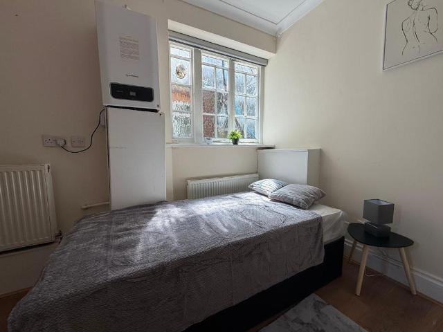 House for rent in Golders Green, Greater London