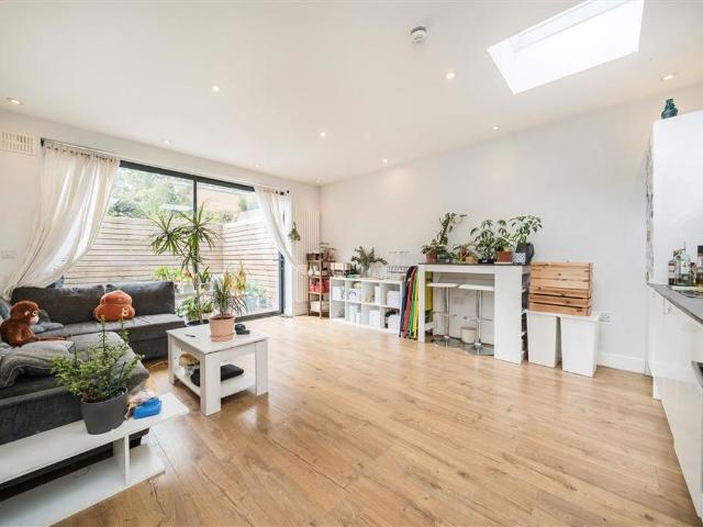 Apartment for rent in Shepherd's Bush, Greater London