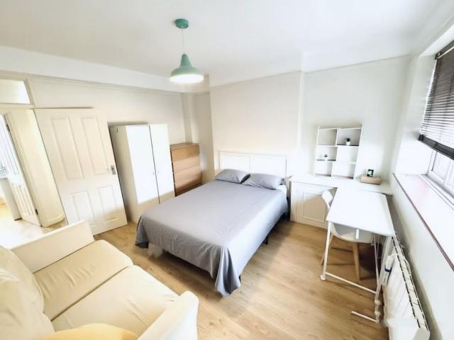Room for rent in Shepherd's Bush, Greater London