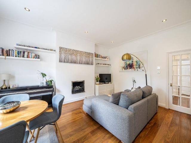 Apartment for rent in Swiss Cottage, Greater London