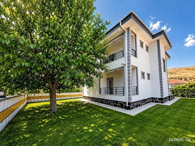 Özbağ, Kırşehir Merkez içerisinde satılık Villa