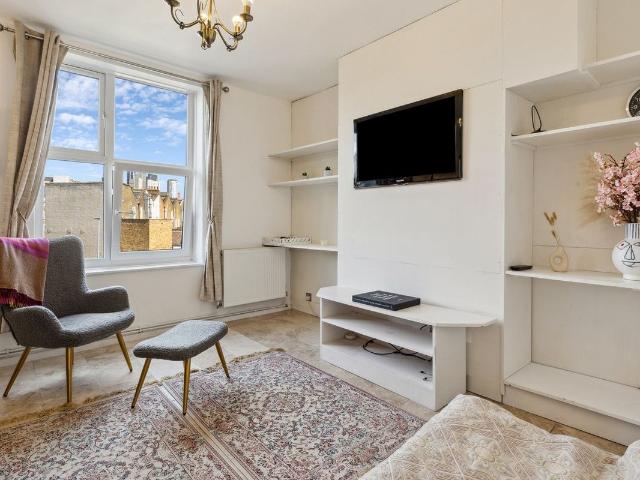 House for rent in Stockwell, Greater London