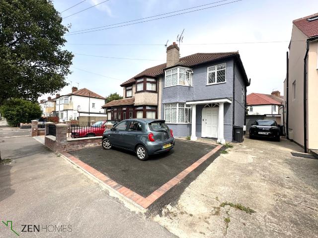 House for rent in Ponders End, Greater London