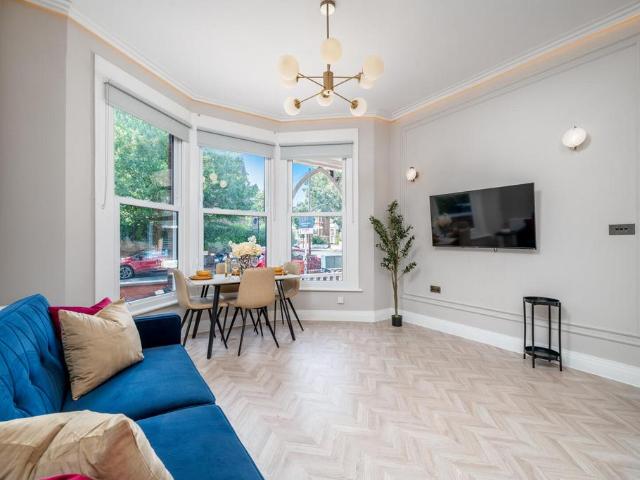 House for rent in London Borough of Ealing, Greater London