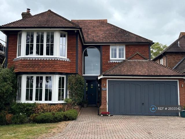 House for rent in Pachesham Park, Surrey